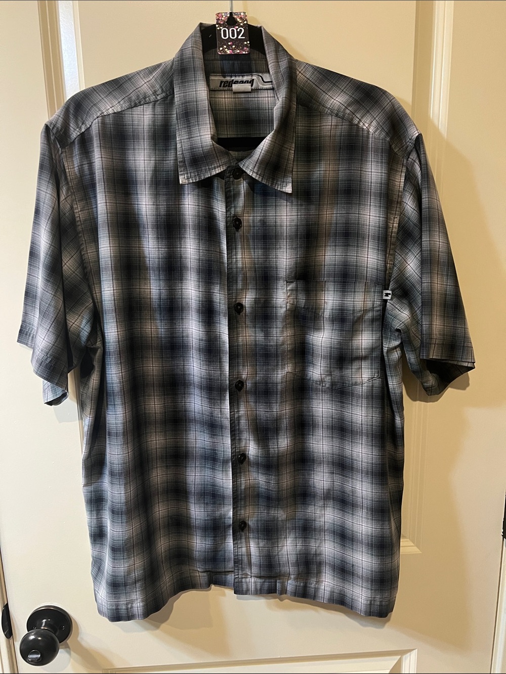 Redsand  Men's Short-Sleeve Plaid Button-Down Shirt - Gray H002